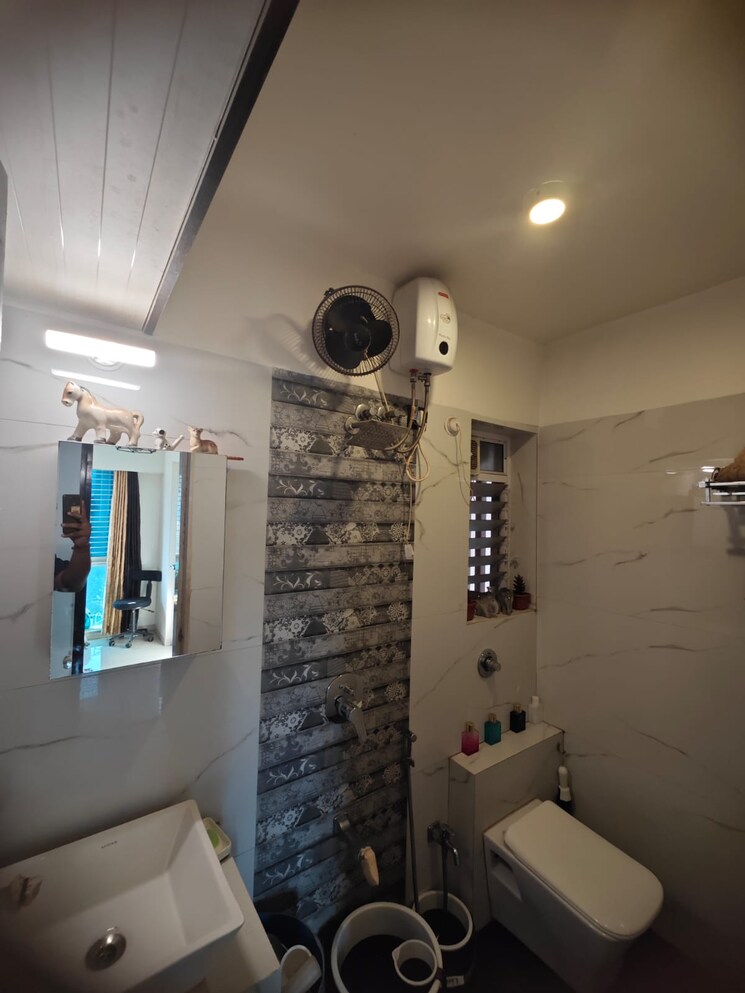 Bathroom, rite-skyluxe 1 Bedroom 500 Sq.Ft. Apartment In Chembur Mumbai 6383381