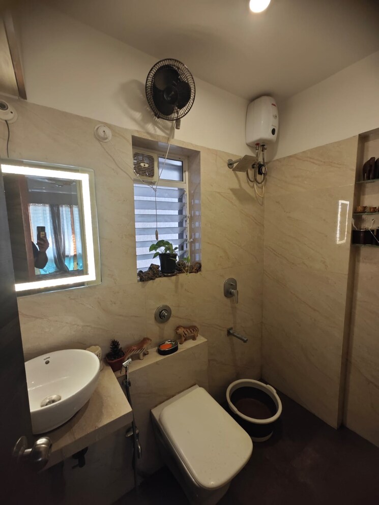 Attached Bathroom, rite-skyluxe 1 Bedroom 500 Sq.Ft. Apartment In Chembur Mumbai 6383381