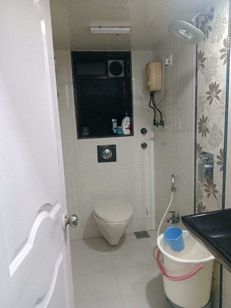 Bathroom, neelam-a-apartment 2 Bedroom 816 Sq.Ft. Apartment In Kandivali West Mumbai 6385130