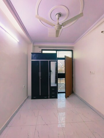 Room in 2 BHK Apartment at Dwarka Mor – for Rent