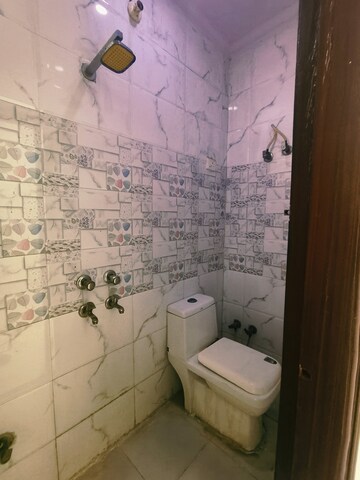 Bathroom in 2 BHK Apartment at Dwarka Mor – for Rent