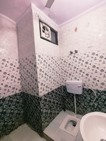 Bathroom in 2 BHK Apartment at Dwarka Mor – for Rent