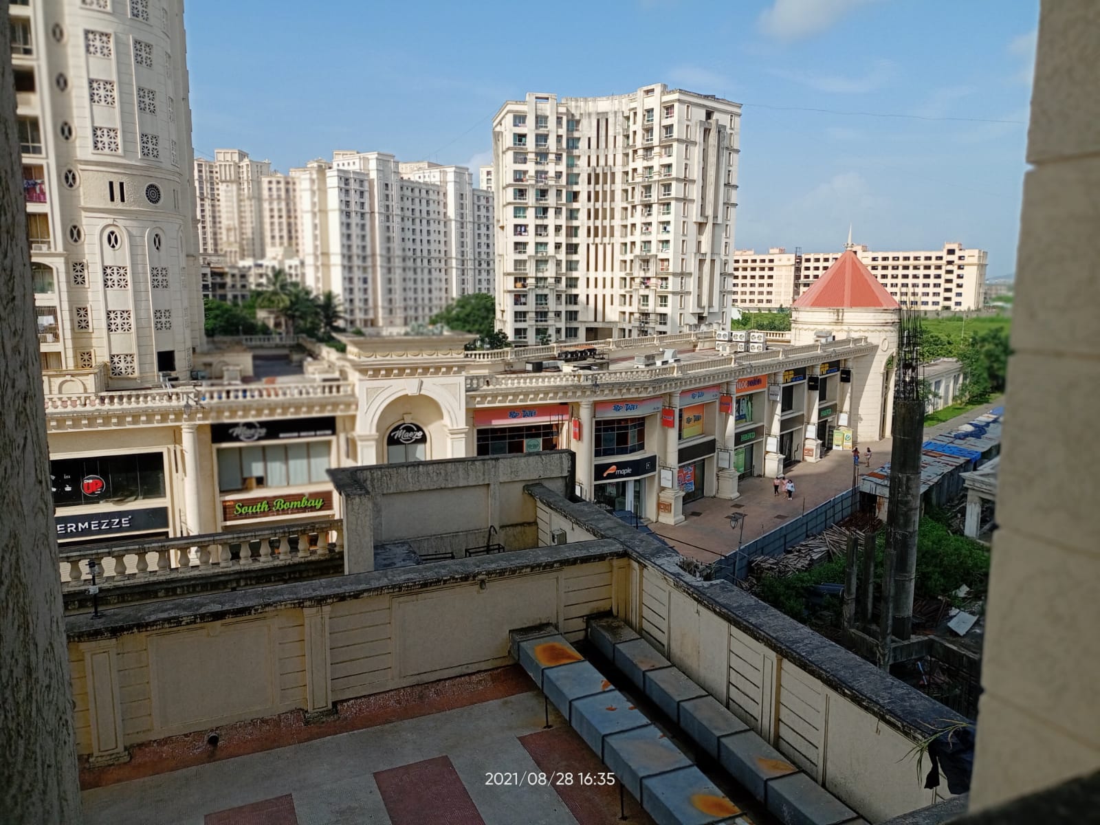 Rental Studio 260 Sq.Ft. Apartment in Hiranandani Solitaire Studio Apartment, Ghodbunder Road