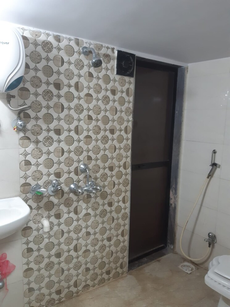 Bathroom, kaveri-chs-gawand-baug 1 Bedroom 480 Sq.Ft. Apartment In Gawand Baug Thane 6390538