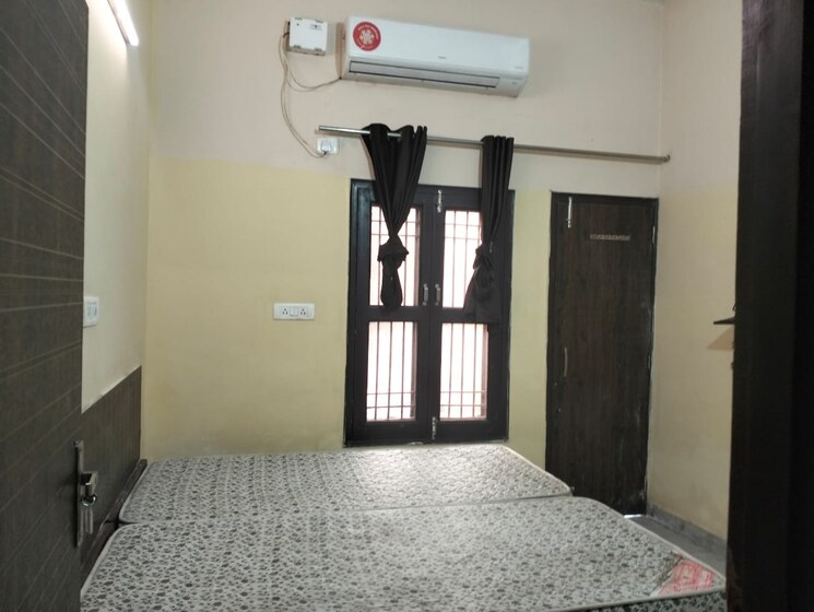 Room, sector 66 Pg For Boys & Girls In Sector 66 6392990
