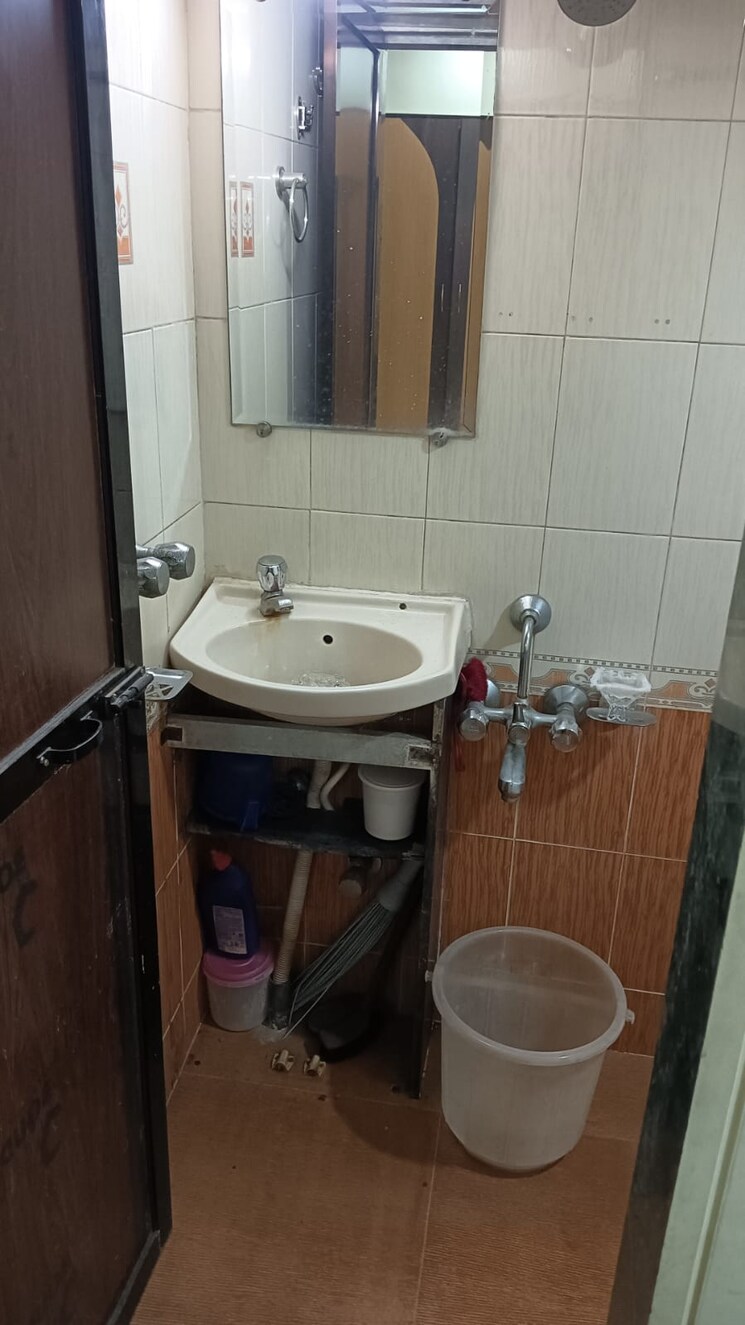 Bathroom, meghana-chs-tilak-nagar 2 Bedroom 650 Sq.Ft. Apartment In Tilak Nagar Mumbai 6396525