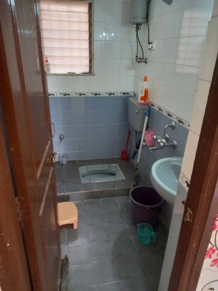 Bathroom, kabra-hyde-park 2 Bedroom 700 Sq.Ft. Apartment In Manpada Thane 6399650
