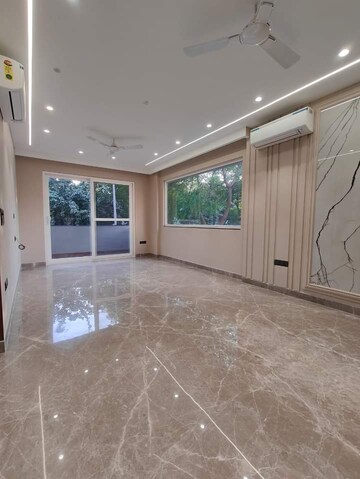 Room in 3.5 BHK Apartment at DLF Regency Park II, Sector 27 – for Sale