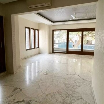 Room in 3 BHK Builder Floor at DLF City Gurgaon, Sector 27 – for Rent