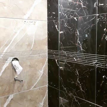 Bathroom in 3 BHK Builder Floor at DLF City Gurgaon, Sector 27 – for Rent