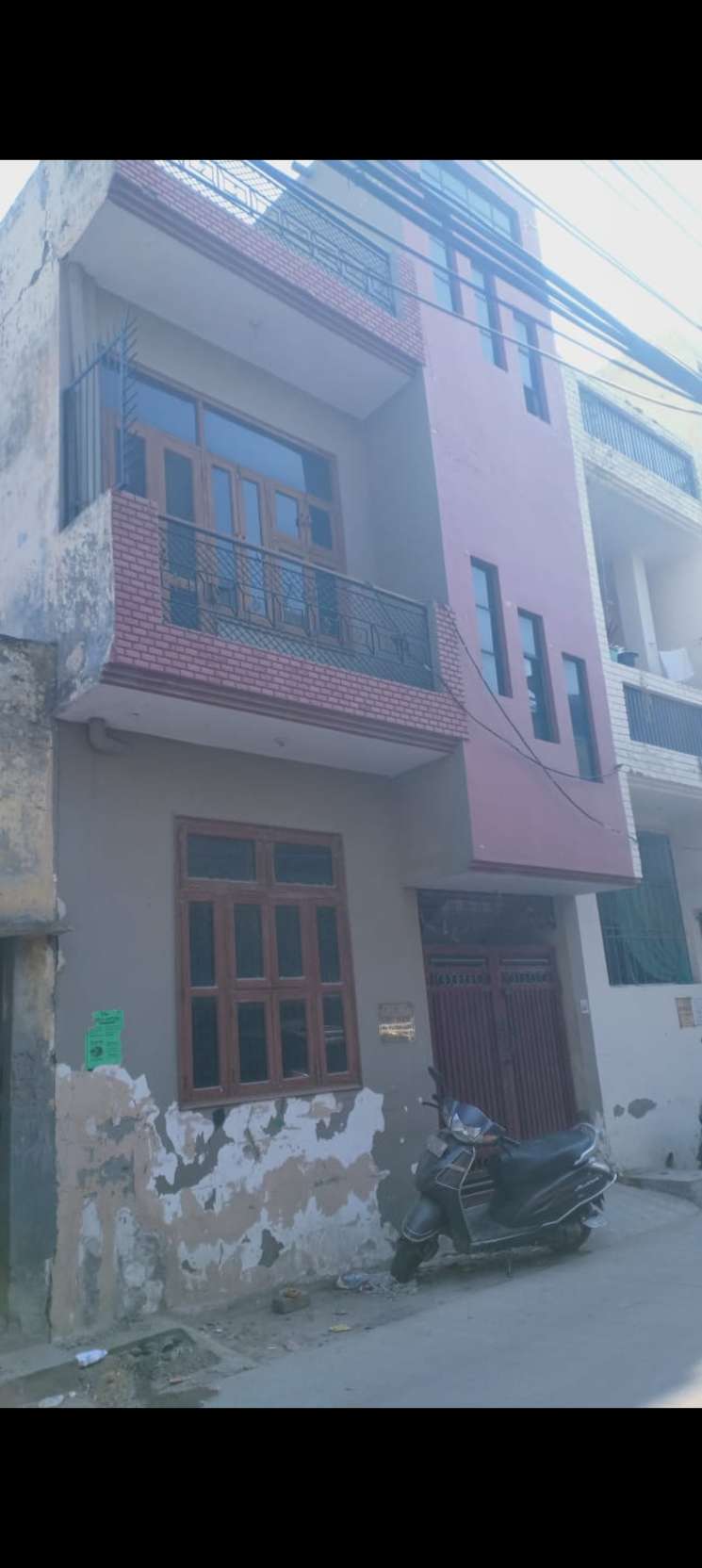4 Bedroom 75 Sq.Yd. Independent House in Ashok Vihar Phase 1 Gurgaon