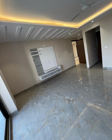 Room in 3.5 BHK Apartment at DLF Regency Park II, Sector 27 – for Sale