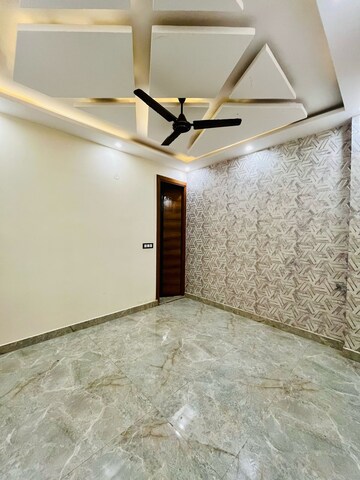 Room in 2 BHK Apartment at Dwarka Mor – for Rent