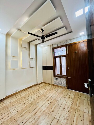 Room in 2 BHK Apartment at Dwarka Mor – for Rent