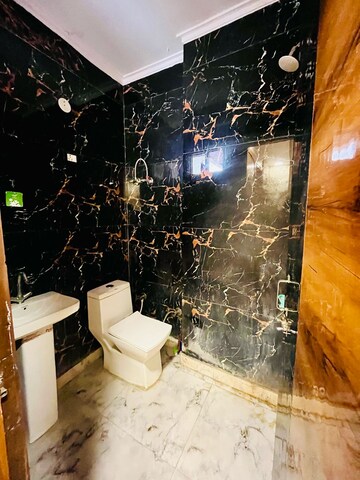 Attached Bathroom in 2 BHK Apartment at Dwarka Mor – for Rent