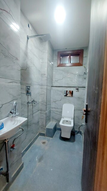 Attached Bathroom in 3 BHK Apartment at Dwarka Mor – for Rent