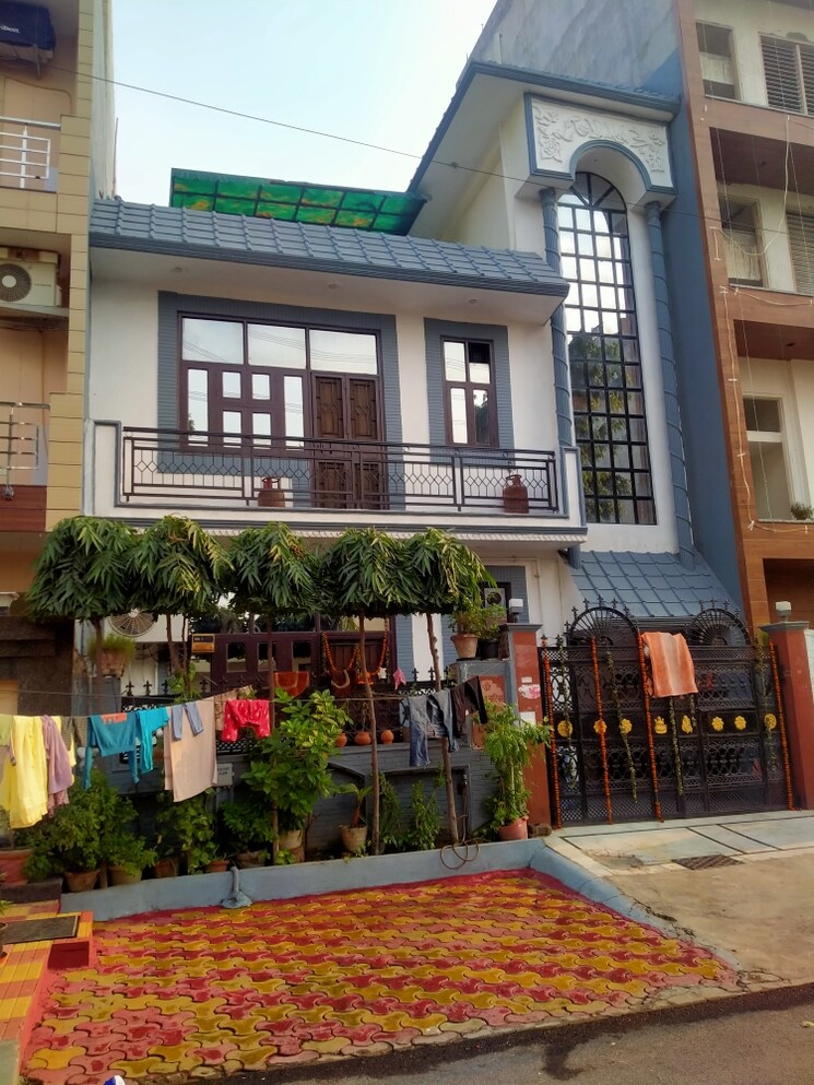 4 Bedroom 120 Sq.Mt. Independent House in Sector 37 Greater Noida