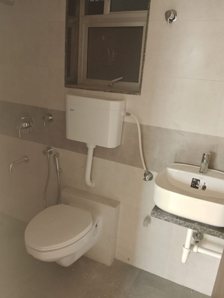 Bathroom, royal-park-vasai-west 2 Bedroom 970 Sq.Ft. Apartment In Vasai West Mumbai 6407306