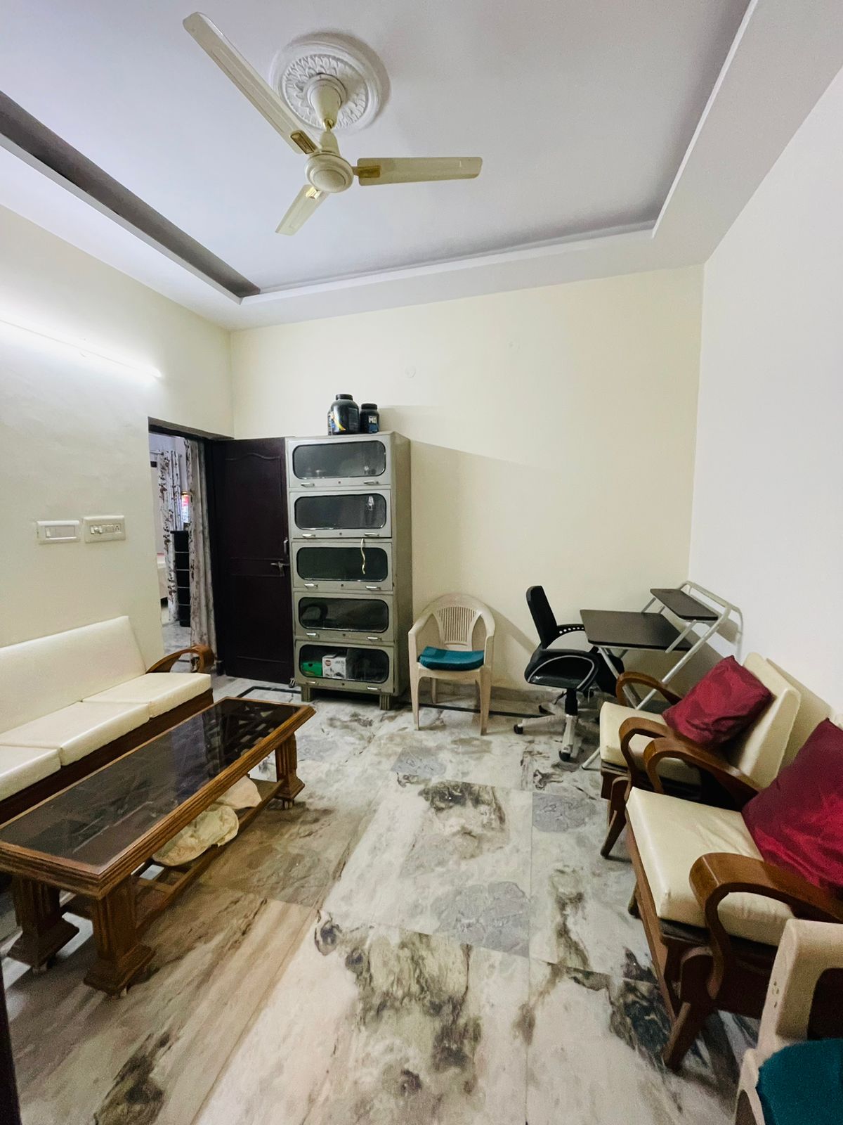 Rental 3 Bedroom 2200 Sq.Ft. Builder Floor in Green Fields Colony Faridabad 6408004