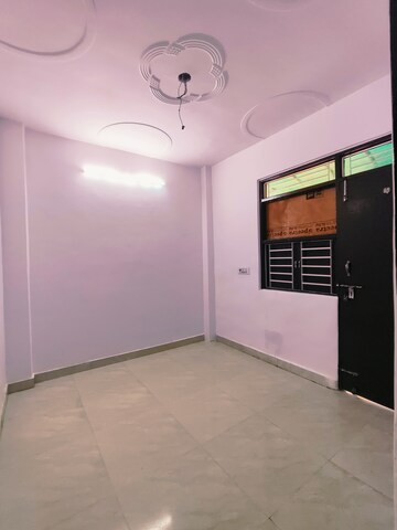 Room in 2 BHK Apartment at Dwarka Mor – for Rent