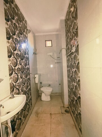 Attached Bathroom in 2 BHK Apartment at Dwarka Mor – for Rent