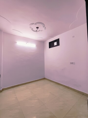 Room in 2 BHK Apartment at Dwarka Mor – for Rent