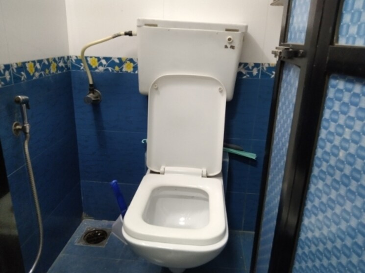 Bathroom, red-rose-chs-1 1 Bedroom 500 Sq.Ft. Apartment In Andheri West Mumbai 6408534