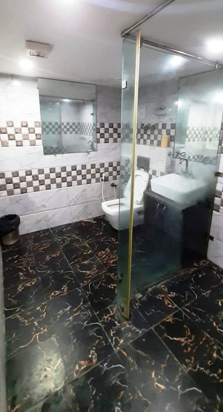 Washroom, sector 3 Commercial Office Space 250 Sq.Ft. In Sector 3 Noida 6390883