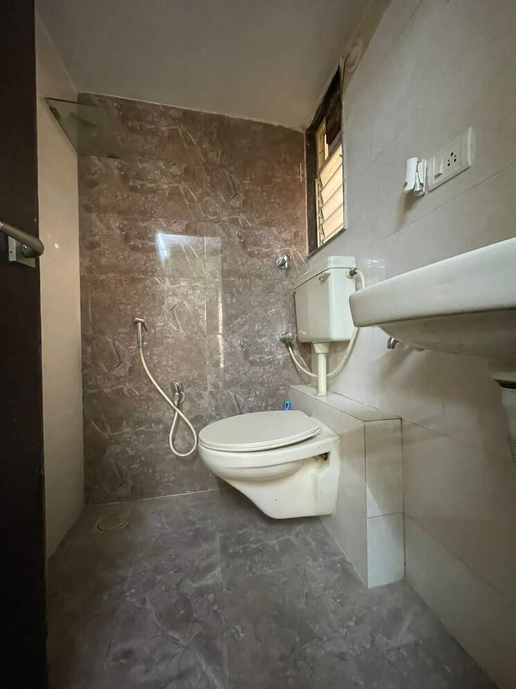 Bathroom, laxmi-park 1 Bedroom 635 Sq.Ft. Apartment In Mira Road Mumbai 6411422