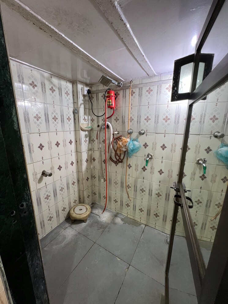 Bathroom, kharigaon 1 RK 550 Sq.Ft. Apartment In Kharigaon Thane 6416487