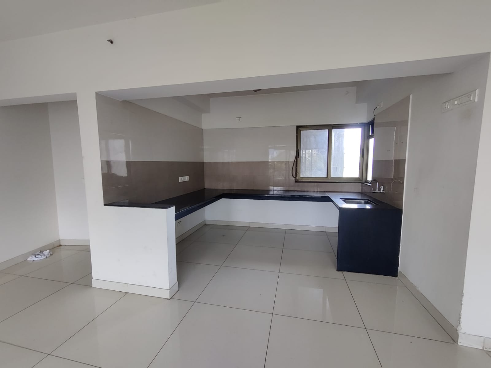 Rental 3 Bedroom 1380 Sq.Ft. Apartment in Paranjape Blue Ridge