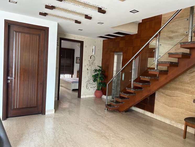5 Bhk Villa Available For Sale