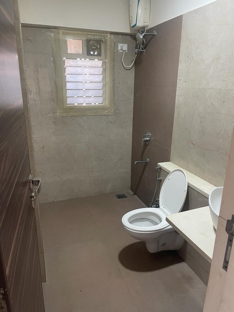 Bathroom, juhu 3 Bedroom 1500 Sq.Ft. Apartment In Juhu Mumbai 6422089