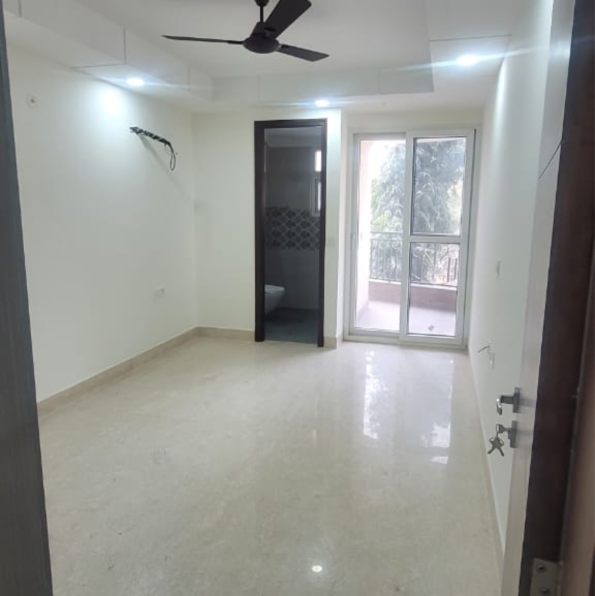 Rental 3 Bedroom 1800 Sq.Ft. Builder Floor in Gautam Nagar Delhi 6422527
