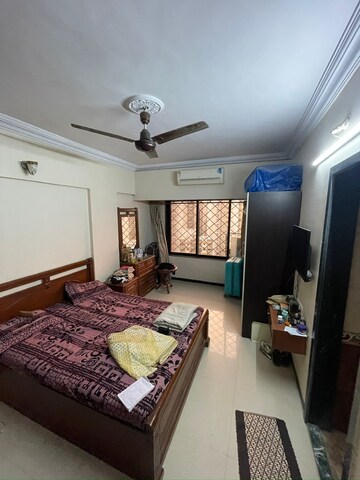 Bedroom in 2 BHK Apartment at Andheri East – for Sale