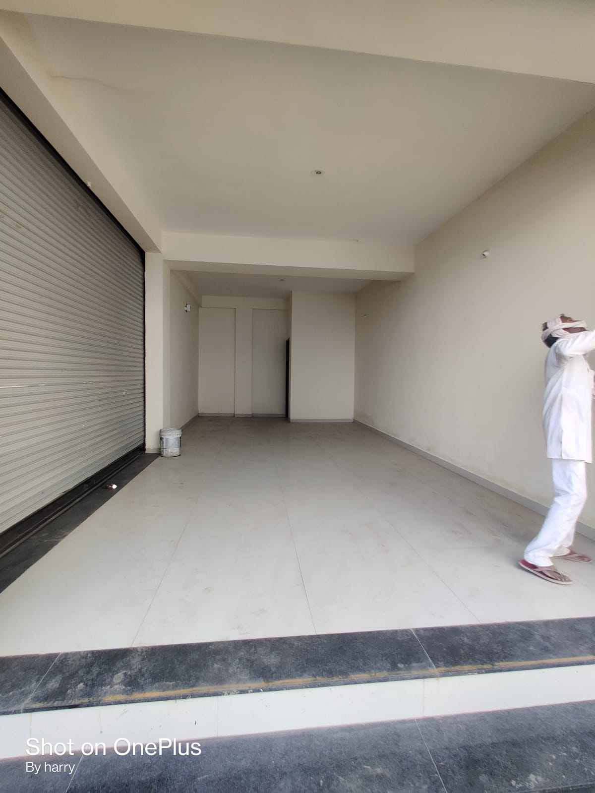 Rental Commercial Showroom 1700 Sq.Ft. in Bengali Square Indore 7099685