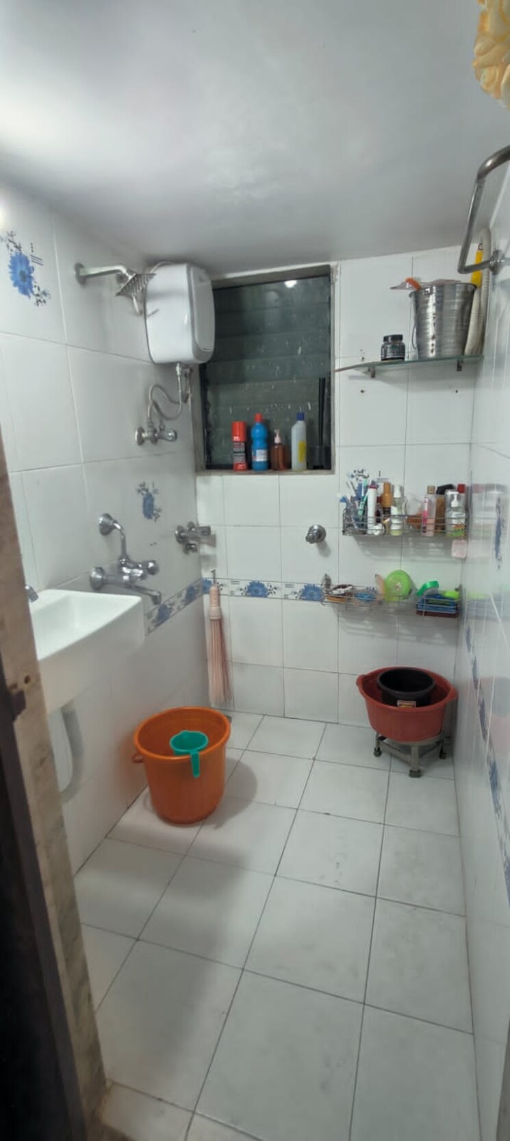 Bathroom, tilak-nagar-building 1 Bedroom 380 Sq.Ft. Apartment In Tilak Nagar Mumbai 6428202