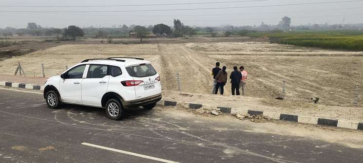 Commercial Land 2000 Sq.Ft. in Amausi Lucknow