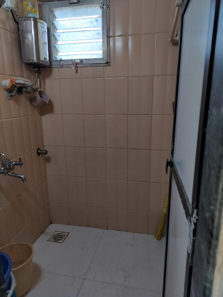 Bathroom, yogi-palace-chs 1 Bedroom 500 Sq.Ft. Apartment In Borivali West Mumbai 6431434
