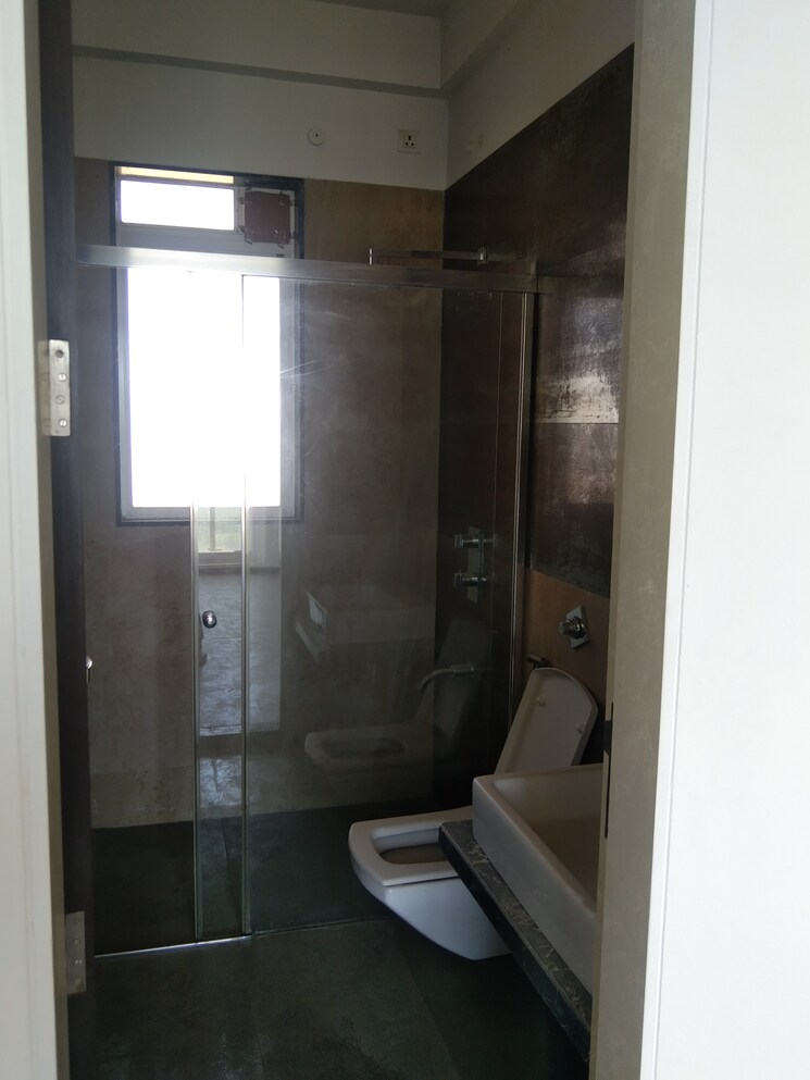 Bathroom, vijay-orion-ii 4 Bedroom 200 Sq.Yd. Apartment In Ghodbunder Road Thane 6431841