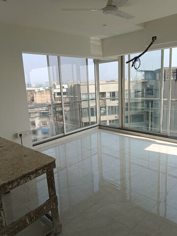 Room in 4 BHK Apartment at Dn Nagar – for Rent
