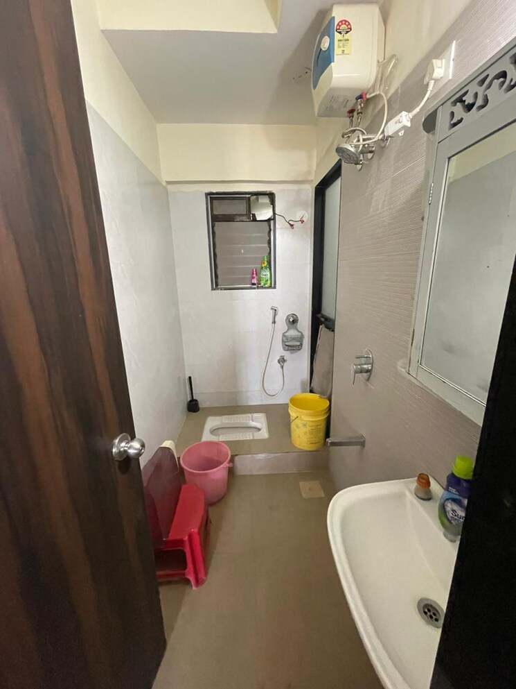 Bathroom, dosti-planet-north-emerald 2 Bedroom 929 Sq.Ft. Apartment In Shilphata Thane 6432765