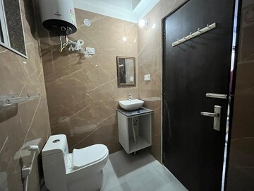 Bathroom in 4 BHK Apartment at Ajmer Road – for Rent