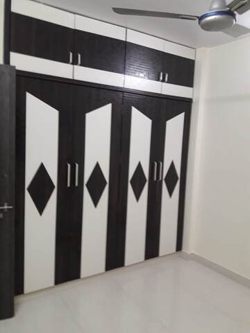 Room in 1 BHK Apartment at Kalwa – for Sale