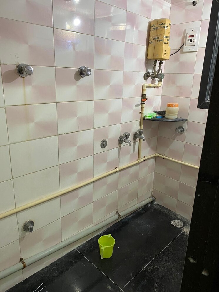 Bathroom, akash-jyoti-chs 1 Bedroom 540 Sq.Ft. Apartment In Santacruz East Mumbai 6436562