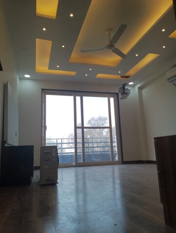 Room in 3 BHK Builder Floor at Palam Vihar – for Rent