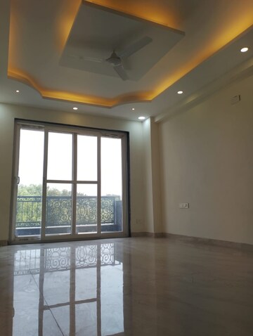 Room in 3 BHK Builder Floor at Palam Vihar – for Rent