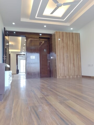 Room in 3 BHK Builder Floor at Palam Vihar – for Rent