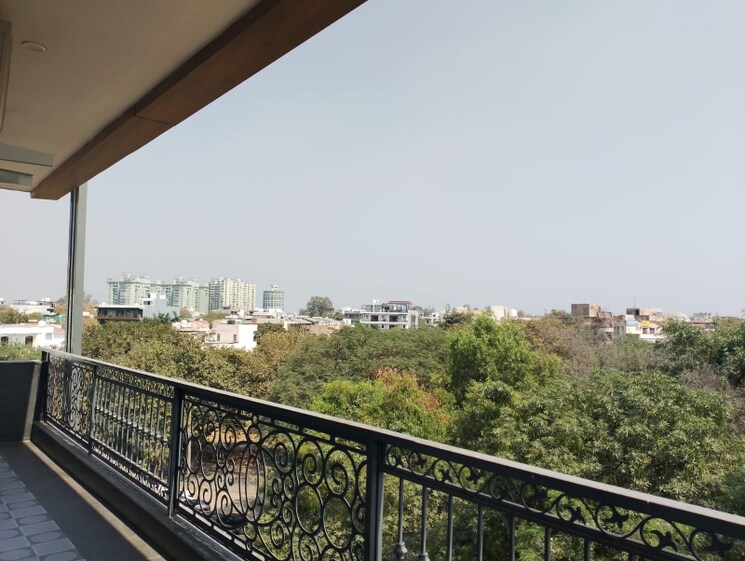 Balcony, palam vihar 3 Bedroom 270 Sq.Yd. Builder Floor In Palam Vihar Gurgaon 6436746