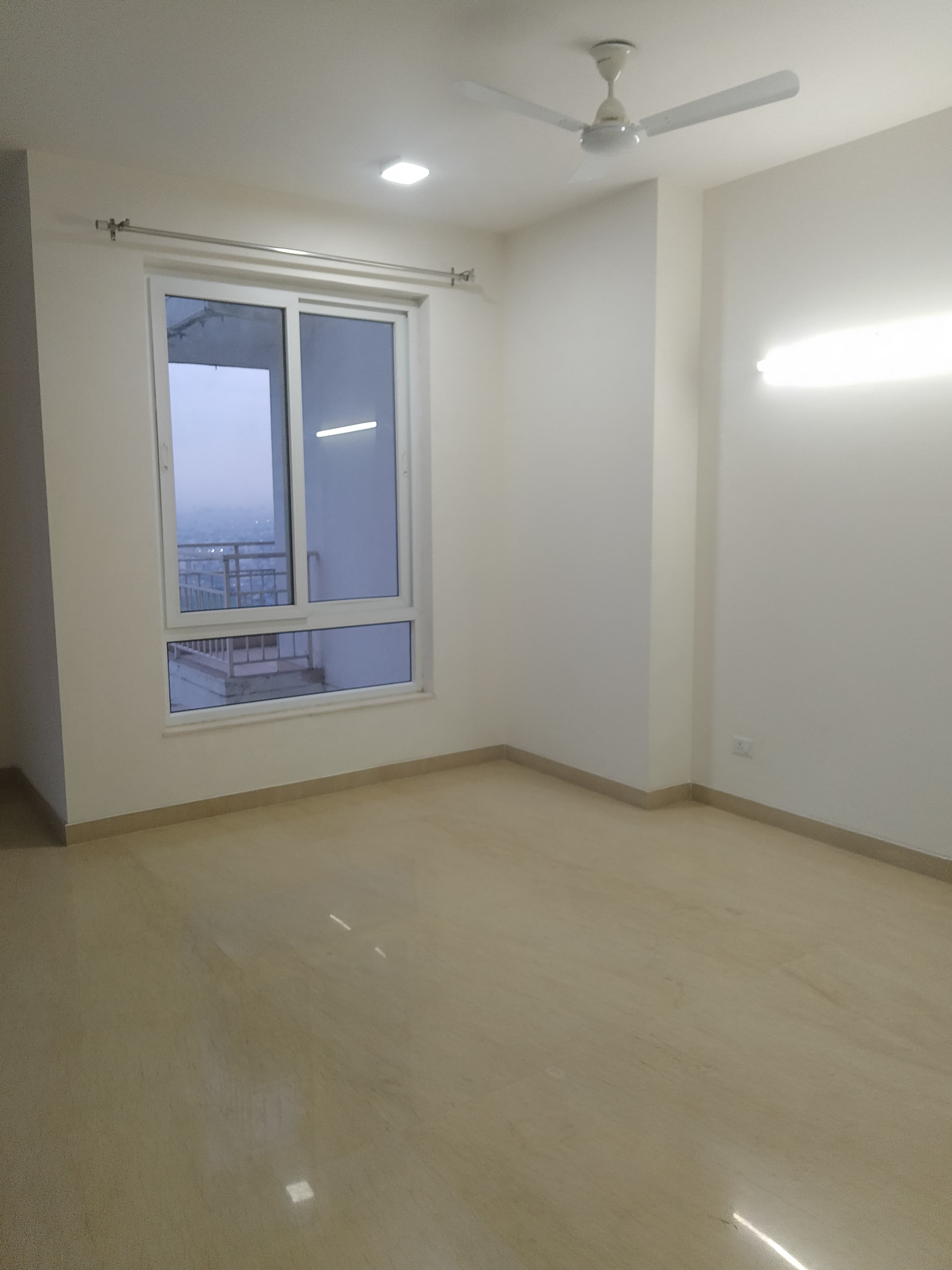 Rental 3 Bedroom 2450 Sq.Ft. Apartment in Puri Emerald Bay, Sector 104